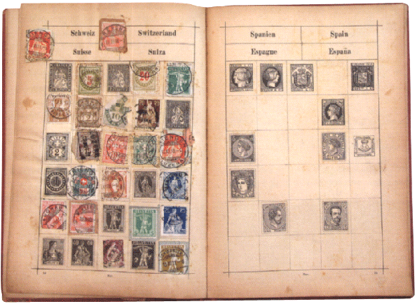 переплетенный печатный альбом с почтовыми марками, помещенными на соседних страницах