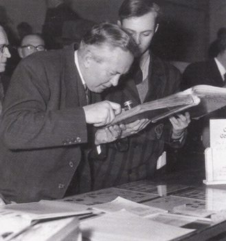 На выставке почтовых марок